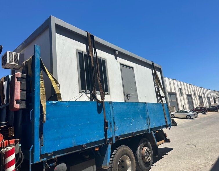 - BARAQUE DE CHANTIER